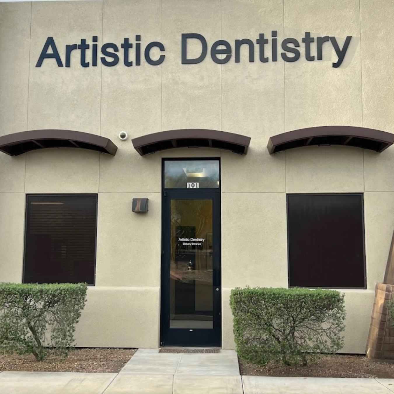 Outside of the Tuscan Artistic Dentistry location